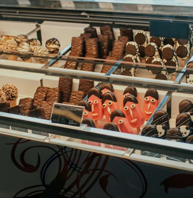 Cake Shops Use Temporary Cold Storage Cake Shops Use Temporary Cold Storage
